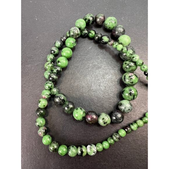 Ruby in zoisite graduated necklace with sterling silver clasp - Picture 7 of 11